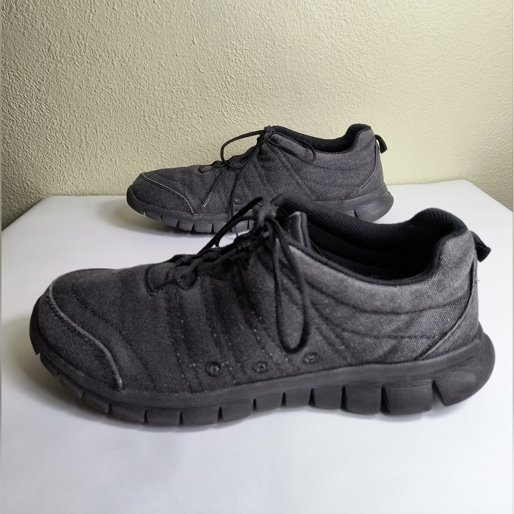 Propét Ortholite Men's 10 Sneakers with Sleek Design and Cushioned Sole